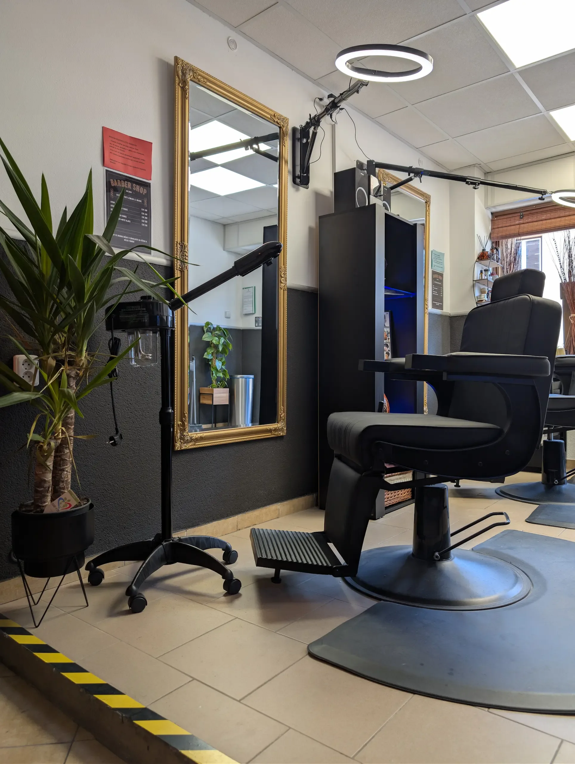 Gentleman Barber & More interiér